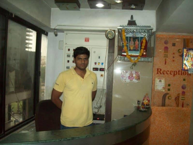 Hotel Kum Kum Adalaj Экстерьер фото